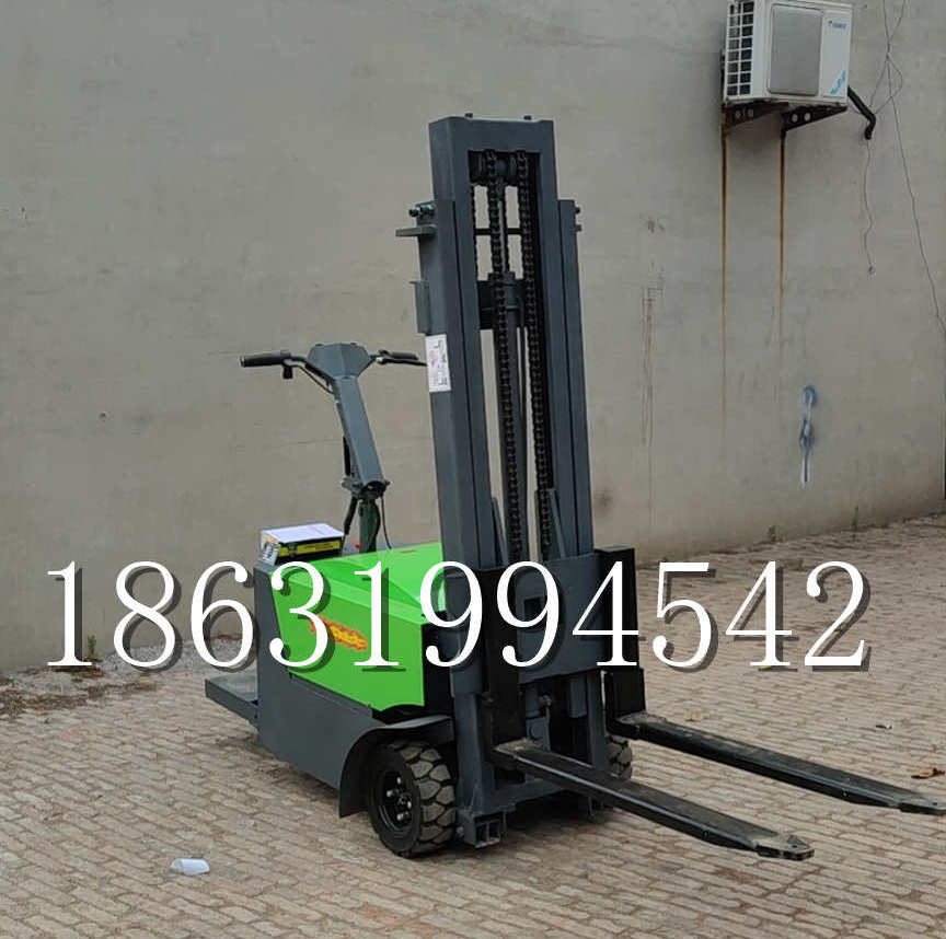 永吉县优程全电动叉车插腿式堆高车液压装卸车1.5吨升高小型站驾式铲车