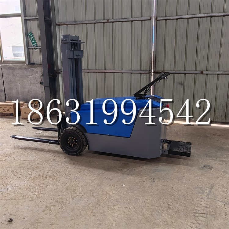 永吉县全电动叉车插腿式堆高车液压装卸车1.5吨升高小型站驾式铲车